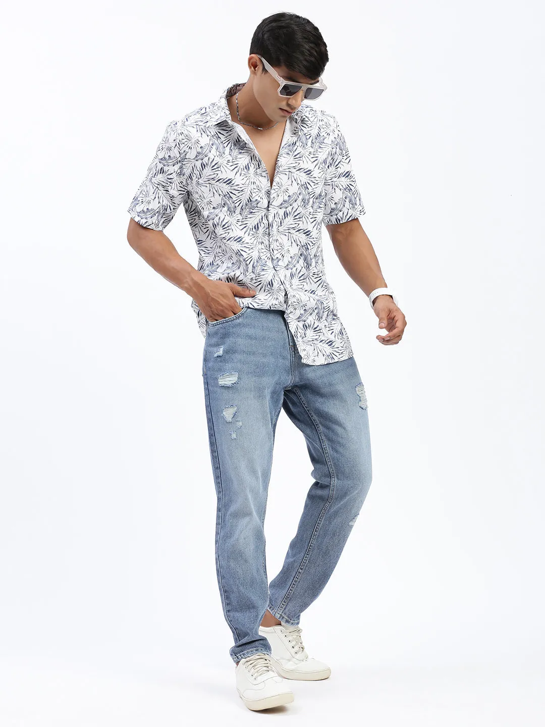 Men Blue Regular Fit Cropped Light Fade Torn Jeans