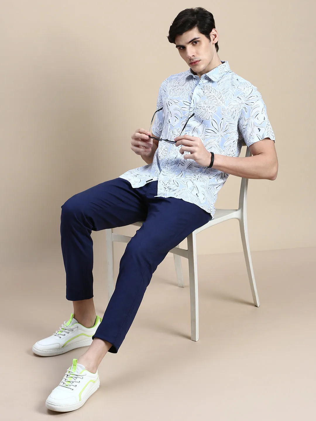 Men Blue Standard Slim Fit Floral Printed Cotton Casual Shirt