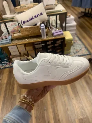 White Modern Soft Sole Tennis Shoe
